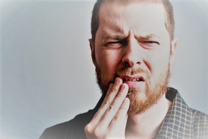 Mộng thấy răng cửa bị vỡ thành nhiều mảnh nhỏ