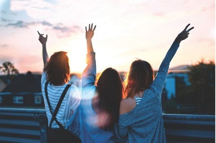 Giấc mơ thấy bạn học cũ có thể do chủ mộng quá nhung nhớ giây phút còn đi học