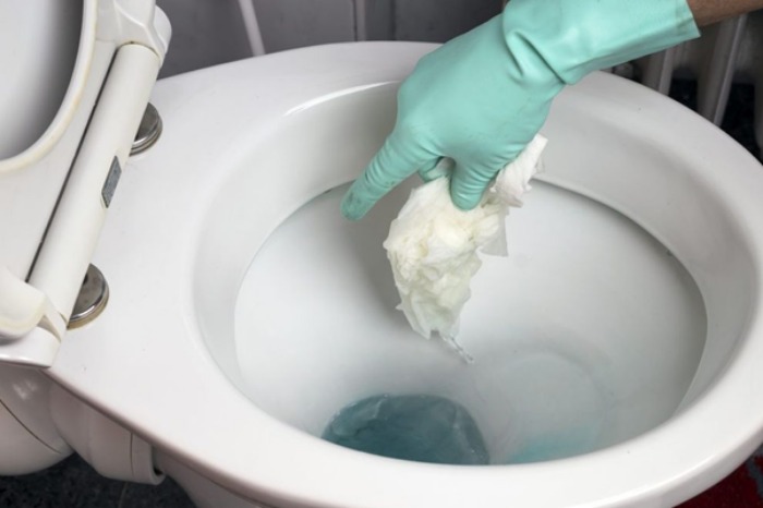 Nếu bạn mơ thấy bồn cầu nhà vệ sinh công cộng thì đây là ngụ ý cho thấy bạn là người có tính cách hướng ngoại