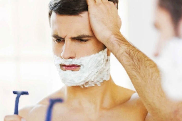 Ngủ mơ thấy mình tự cạo râu là giấc mơ thường gặp mà mang đến điềm lành cho chủ mộng